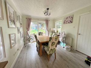 Cartlodge Avenue- click for photo gallery